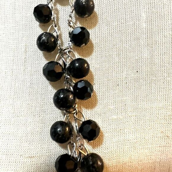Black and silver tone beaded Y necklace - Picture 4 of 8
